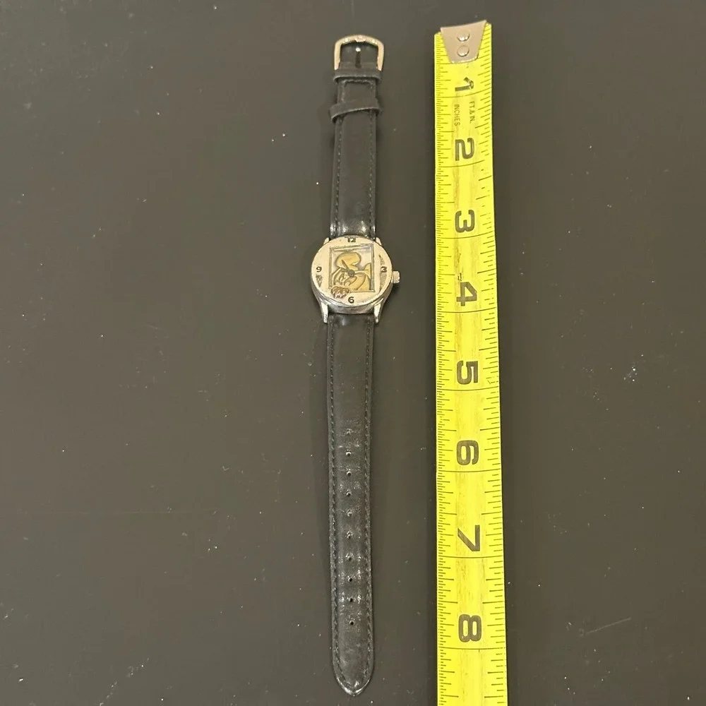 Vintage angry Mickey Mouse Watch needs batteries